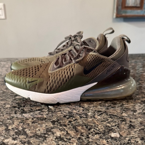 Nike Air Max 270 in olive and Black EUC 8.5 main image 8
